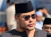 Ivan Gunawan Sedekah Subuh di Madinah, Bagikan Makanan dan Minuman Berdus-dus