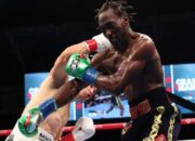 Kekuatan Terence Crawford Terlalu Lemah Kalahkan Canelo di Kelas 76,2 Kg