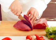 8 Tips Memotong Daging Kurban Agar Tidak Alot saat Dikonsumsi